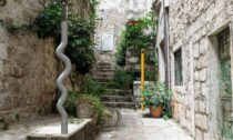 Sculptural Surveillance od Swift Creatives Studio