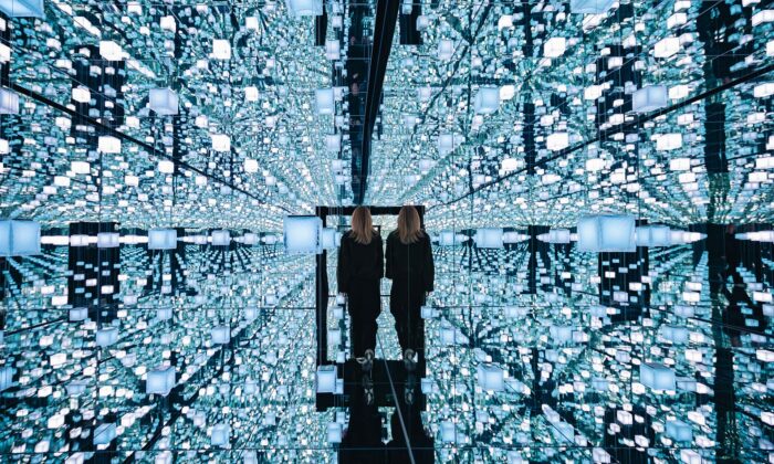 Staroměstská tržnice v Praze se mění v galerii Signal Space s deseti světelnými instalacemi