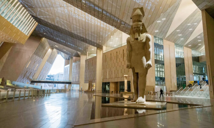 Nedaleko pyramid se otevřelo Velké egyptské muzeum s největší expozicí věnovanou jedné civilizaci