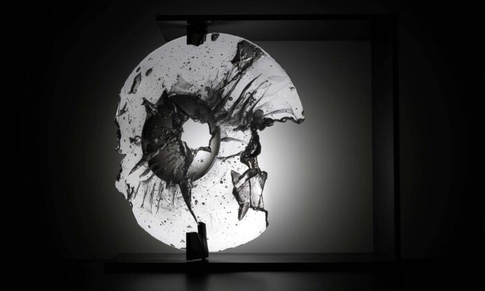 Jan Exnar zve na výstavu svého skleněného vesmíru Ad Astra s plastikami z taveného skla