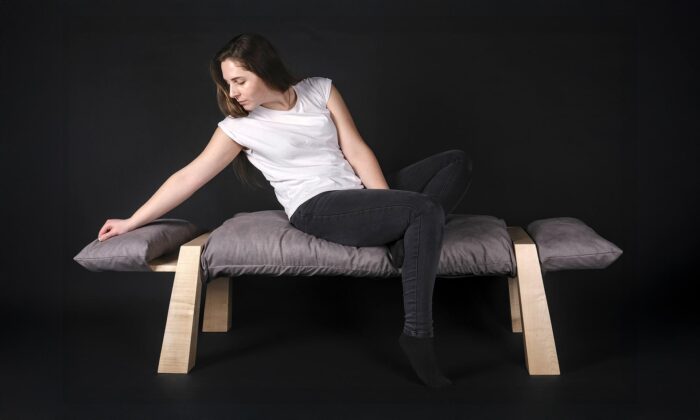 Národní cenu za studentský design 2025 získala dřevěná lavice Koza