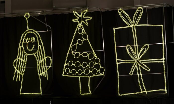 Praha 3 vytvořila vánoční osvětlení ulic z pěti motivů nakreslených dětmi z mateřské školy