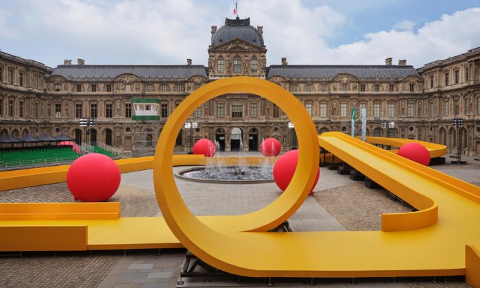 Rozsáhlá výstava Catwalk ukazuje nejvýraznější módní přehlídky od 19. století po současnost