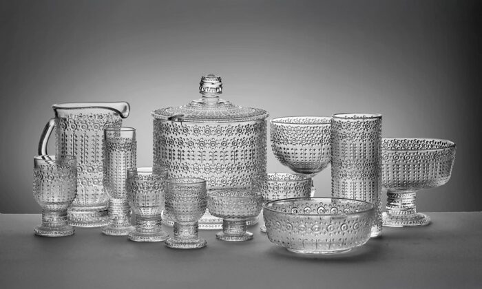 Uměleckoprůmyslové museum v Praze vystavuje tvorbu designéra skla Adolfa Matury