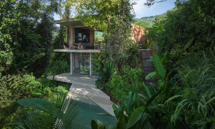 Český ateliér Formafatal si ve svahu na Kostarice postavil rekreační vilku Studio House