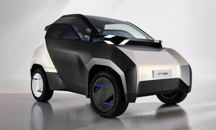 Toyota FT-Me je malé městské auto s designem inspirovaným přilbou pilota tryskového letadla