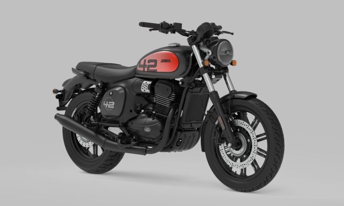 Jawa 350 CL 42 přichází v&nbsp;druhé generaci i&nbsp;na&nbsp;český trh v&nbsp;elegantní černé a&nbsp;za dostupnou cenu