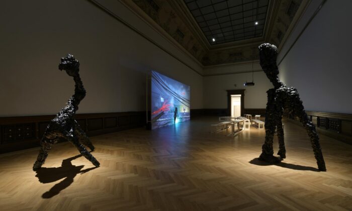 Indický umělec Sahej Rahal přivezl do&nbsp;Prahy výstavu plnou bytostí z&nbsp;jiných světů