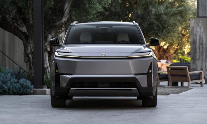 Toyota mění svůj designérský jazyk a&nbsp;představuje kompletně přepracovaný Highlander