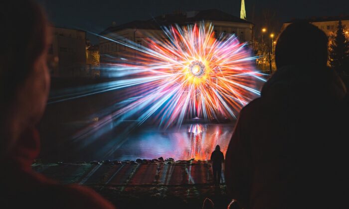 Plzeňský festival světla Blik Blik rozsvítí na&nbsp;tři noci město sedmnácti světelnými instalacemi