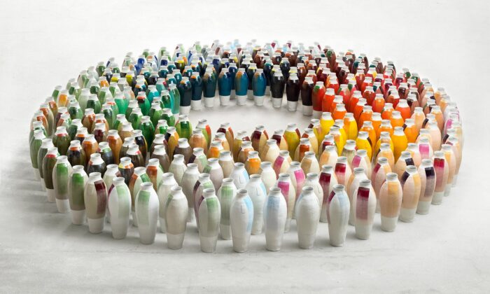 Hella Jongerius představuje na&nbsp;výstavě Whispering Things retrospektivní ohlédnutí za více než 30 lety svého designu