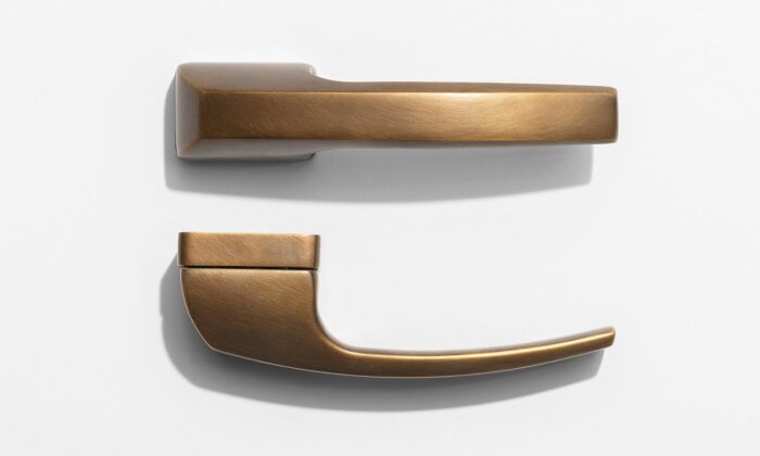 Italský architekt a&nbsp;designér David Bodino navrhl pro českou značku M&T dveřní Autokliku