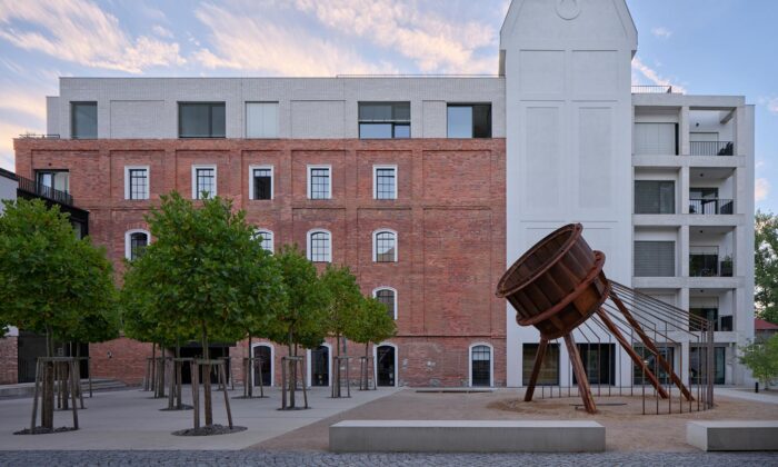 Téměř 200 let starý žitný mlýn v&nbsp;Boršově nad Vltavou se&nbsp;po&nbsp;konverzi proměnil na&nbsp;stylové bydlení