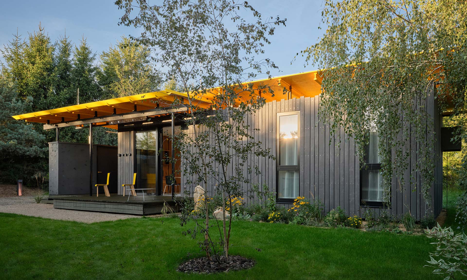 Ve Ždírci nad Doubravou vznikly na&nbsp;místě bývalé skládky čtyři ateliéry v&nbsp;projektu Bee House