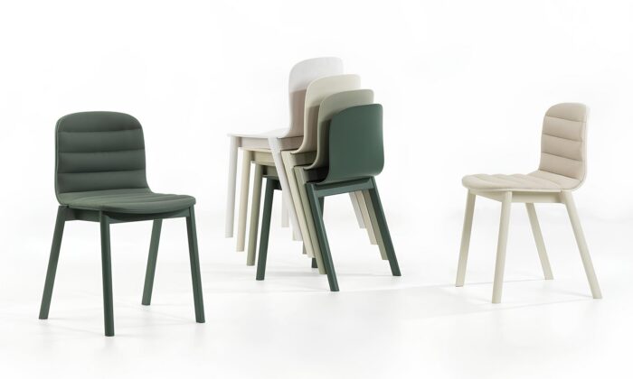 Alexander Gufler navrhl pro českou značku Ton jednoduchou jídelní židli All’essenza