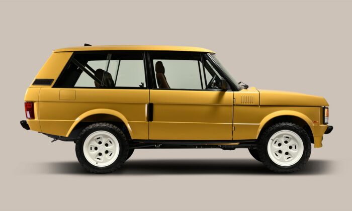 Range Rover Classic se&nbsp;po&nbsp;čtvrtstoletí vrací v&nbsp;původní kráse jen s&nbsp;modernějším interiérem