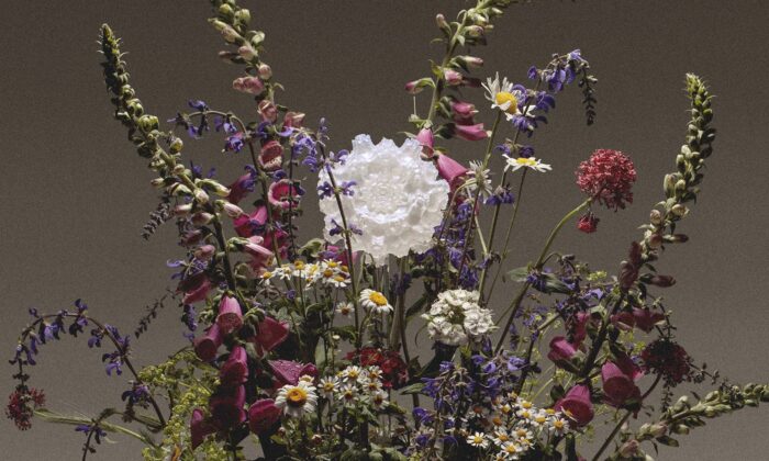 Faux Flora láká ve&nbsp;městech včely ke květinám pomocí 3D tištěných květin se&nbsp;silnou vůní