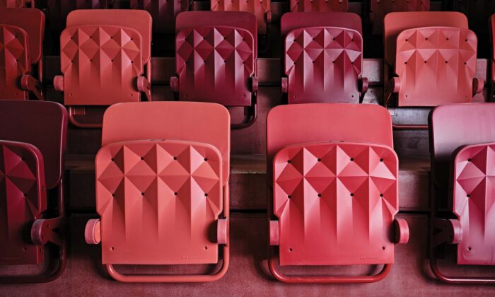 Česká značka Mmcité dostala cenu Red Dot za design sedačky do&nbsp;Horácké arény v&nbsp;Jihlavě