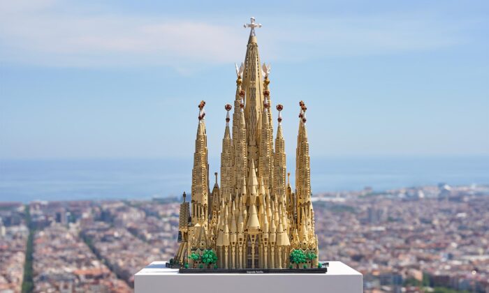 Lego vytvořilo 62 centimetrů vysokou stavebnici chrámu Sagrada Família s&nbsp;více než 12&nbsp;000 kostkami