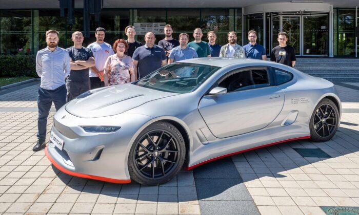 Studentský design ze Zlína a&nbsp;technologie z&nbsp;Ostravy se&nbsp;spojily v&nbsp;českém supersportu Titan