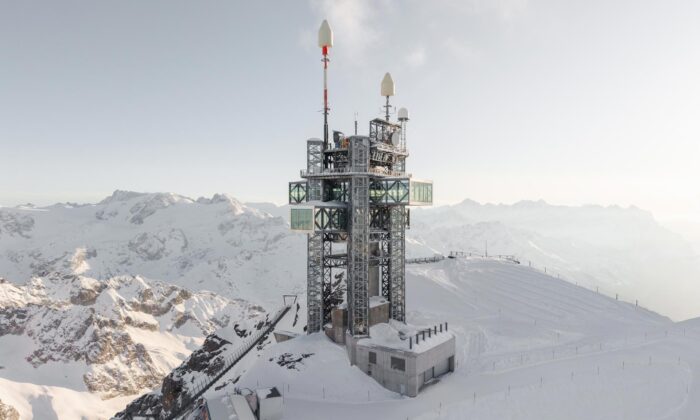 Ve švýcarských Alpách proměnili bývalou telekomunikační věž z&nbsp;80.&nbsp;let na&nbsp;rozhlednu s&nbsp;restaurací Titlis Tower