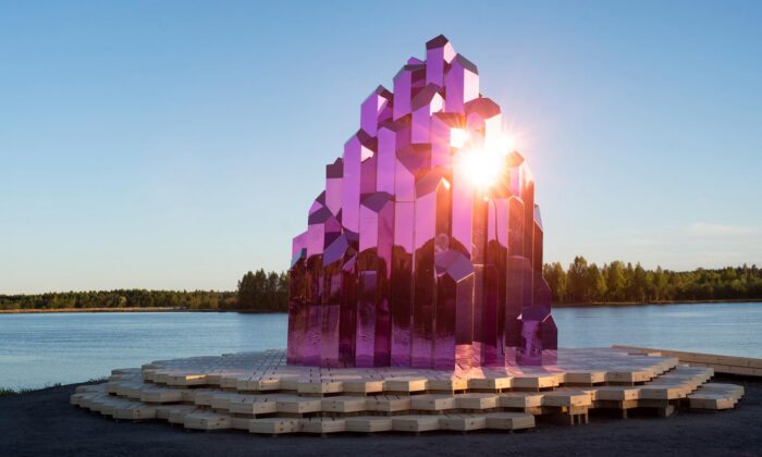 Švédská sauna Lithium Crystal dostala tvar krystalu odkazující na&nbsp;někdejší těžbu v&nbsp;oblasti