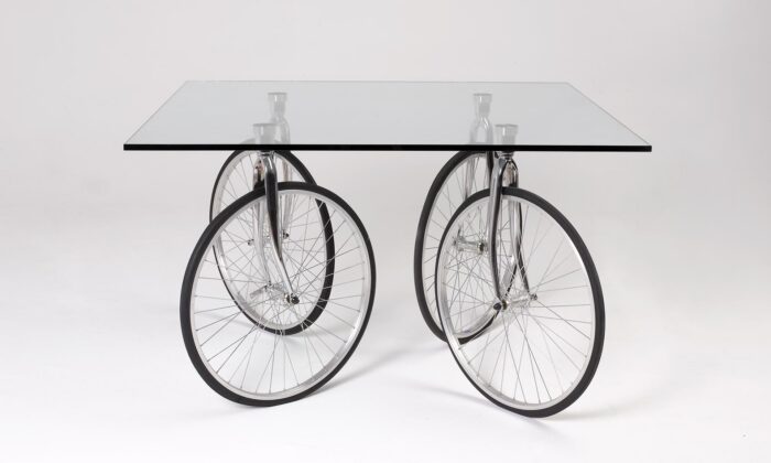 Velká výstava Design v&nbsp;ruce nabízí přes 400 exponátů od&nbsp;originálního designu až po ztřeštěné umělecké kreace