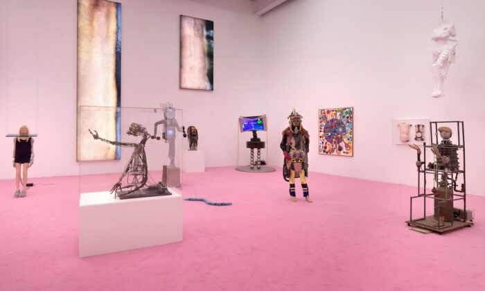 New York otevřel velkou výstavu New Humans zaměřenou na&nbsp;design člověka v&nbsp;době robotů