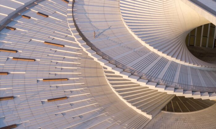 Snøhetta dokončila Shanghai Grand Opera House s&nbsp;designem inspirovaným tancem