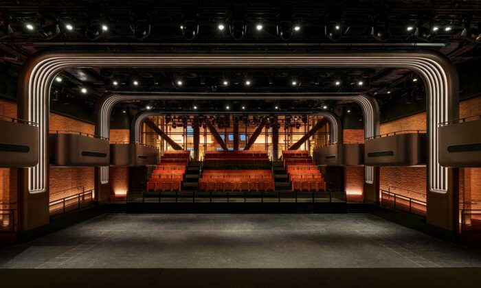 Do&nbsp;bývalé londýnské elektrárny Battersea byl citlivě vestavěn koncertní sál Apple Music Hall