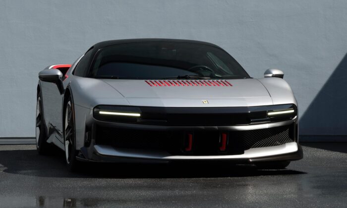 Ferrari CZ26 je&nbsp;na&nbsp;míru vyrobený supersport s&nbsp;minimalistickým designem a&nbsp;obřím výkonem