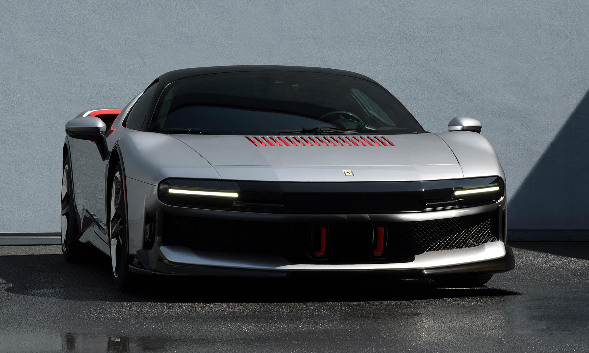 Ferrari CZ26 je&nbsp;na&nbsp;míru vyrobený supersport s&nbsp;minimalistickým designem a&nbsp;obřím výkonem