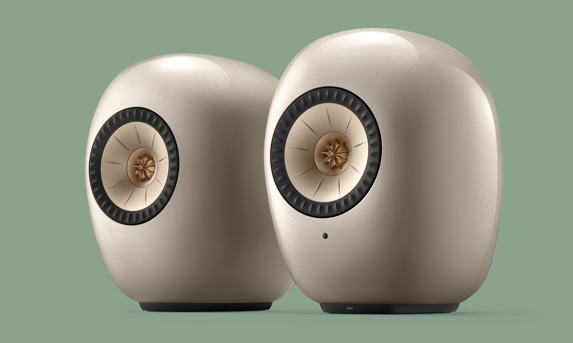 Ross Lovegrove navrhl pro KEF luxusní stereo reproduktory LS Luxe s&nbsp;organickým designem