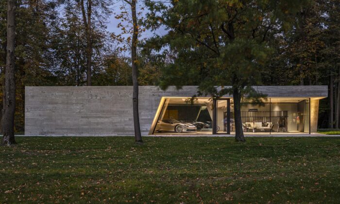 V&nbsp;moravskoslezské Čeladné vyrostl minimalistický pavilon Pininfarina z&nbsp;betonu a&nbsp;skla